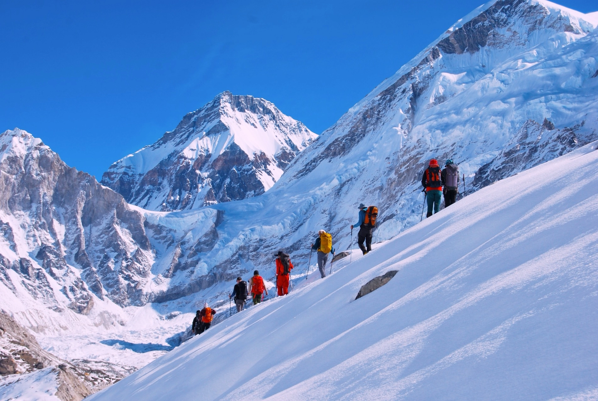 TREKKING